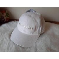 ราคา พร้อมส่ง(ผ่อน0%)(รับประกันของแท้)COACH Logo Embroidered Baseball Cap สี Chalk รุ่นนี้เป็นผ้า cotton 100% (25784019540)