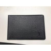 ราคา ที่ใส่นามบัตรหรือการ์ด LV Taiga แท้ (7250969850)