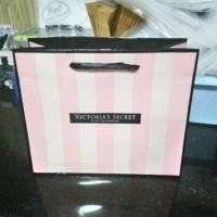 ราคา ถุงกระดาษ VICTORIA SECRET ไซส์ขนาดกลาง (27215540904)