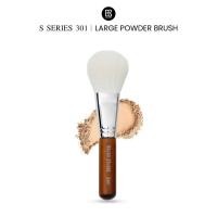 ราคา BRUSH STUDIO S series 301 : แปรงแป้งเอนกประสงค์ พุ่มใหญ่ (4133587030)