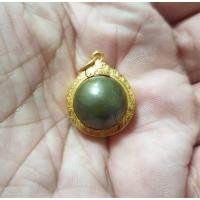 ราคา ลูกอมเมฆสิทธิ์หลวงพ่อทับ วัดอนงคาราม (น้ำหนึ่ง) เลี่ยมทองคำแท้แบบเปิดหน้าให้สัมผัสผิวผู้บูชา (21182244106)