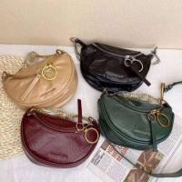 ราคา charles&keith กระเป๋าคาด-อก (6126271433)