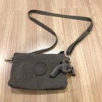 ราคา kipling สีเทา หลายช่อง สภาพดีใช้งานต่อได้นาน (1453725176)