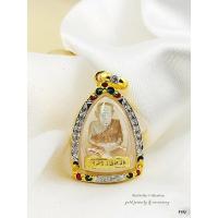 ราคา พระหลวงปู่ทวดสามกษัตริย์ลงยาประดับเพชรสวิสเลี่ยมกรอบหุ้มทองคำแท้ (28224625273)
