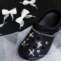 ราคา Amnesia Butterfly Hole รองเท้าหัวเข็มขัดผีเสื้อ กับติดแต่งรองเท้าและเคสโทรศัพท์ดอกไม้ (41726273432)