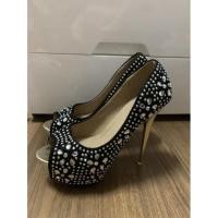 ราคา เบอร์ 39 รองเท้าส้นสูง 6 นิ้ว สีดำประดับเพชร ส้นสีทอง มือสอง (16339519174)