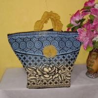 ราคา MAWAR Blue Rose Sarini Model Celebration Bag/กระเป๋ากล่องข้าว/กระเป๋าหูรูด/กระเป๋ากู๊ดตี้/กระเป๋าสปันบอนด์ (27228641590)