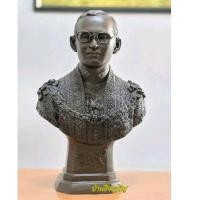 ราคา พระบรมรูปจำลอง รัชกาลที่9 แบบครึ่งองค์ งานพิมพ์คมสวย หายาก (29960285338)