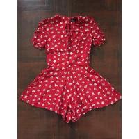 ราคา Topshop Jumpsuit ขาสั้น สีแดง ลายดอกไม้ (Used) (1627084739)
