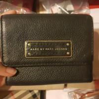ราคา กระเป๋าสตางค์ หนัง แบรนด์ Marc By Marc Jacobs wallet สีดำ ของแท้ % (1914206892)