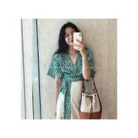 ราคา เสื้อครอปผูกเอวลายดอก ซิปข้าง (26608704930)
