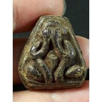 ราคา พระปิดตา หลวงพ่อเฮี้ยง วัดป่า จังหวัดชลบุรี เนื้อผงคลุกรัก หกเหลี่ยมหลังตะแกรง (47050614724)