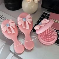 ราคา [LO] สีชมพูรอบหวีพับพร้อมกระจกแบบพกพา Bow Decor Anti Static กระเป๋าแปรงผมการ์ตูนสไตล์เจ้าหญิงหวีจับสาว TH (41958907872)