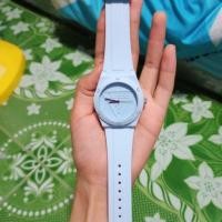 ราคา นาฬิกาข้อมือผู้หญิง Guess มือสองสภาพใหม่ (7439307982)