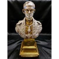 ราคา รูปหล่อ ร.9 ในหลวง รัชกาลที่9 ออกโดยพิพิธภัณฑ์หุ่นขี้ผึ้ง เนื้อทองเหลือง สองกษัตริย์ (40177382739)