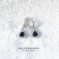 ราคา L6421 ต่างหูพลอยไพลินแท้ ( Natural Blue Sapphire ) แบบอิงลิชล็อค ตัวเรือนเงินแท้925 ชุบทองคำขาว (14379608002)