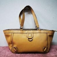 ราคา กระเป๋าหนัง จากแบรนด์ tommy hilfiger​ (4610411064)