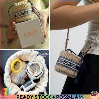 ราคา CD DIOR Mini Straw Braided Drawstring Bucket กระเป๋าเครื่องสําอางลิปสติกแต่งหน้ากระเป๋าไหล่ Crossbody Comel Handbeg Wanita (43623192016)