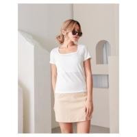 ราคา YNO Square neck t-shirt เสื้อยืดคอสี่เหลี่ยม 21114 (20512590488)