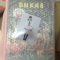 ราคา หนังสือ BNK48 2nd Anniversary และ รูปสุ่มขมิ้น จากหนังสือ Photo book (2637480890)