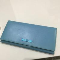 ราคา ส่งต่อ กระเป๋าสตางค์ใบยาว Guy Laroche สีฟ้า มือ2 (1040884975)
