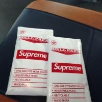 ราคา Supreme poncho เสื้อกันฝนที่แจกฟรี แต่ใช่ว่าทุกคนจะได้มา (6732883147)
