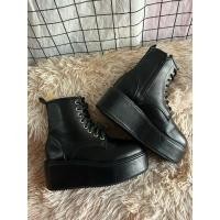 ราคา รองเท้าบูทหนัง สีดำ หุ้มข้อ ส้นตึก ส้นเตารีด เกาหลี ผูกเชือก มือ 2 (28150285307)