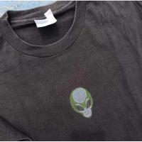 ราคา เสื้อยืด FRUIT OF THE LOOM Alien มือสอง (28275169117)