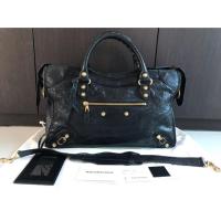 ราคา 31,900 Used in good condition Balenciaga city สีดำ หมุดทอง ปี2015 สภาพดีมาก ขอบมุมสวย ยาแนวสวย (1660605393)