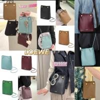 ราคา ✈️ 100% ของแท้ LOEWE Pebble สีเมทัลลิกแบรนด์ LOGO หนังลูกวัวเรียบกระเป๋าสะพายไหล่ข้างหนึ่ง (43619343303)