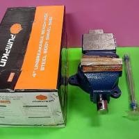 ราคา PUMPKIN ปากกาจับชิ้นงาน เหล็กเหนียว พร้อมฐานหมุน 4 นิ้ว รุ่น 53104 (23846528820)