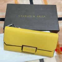 ราคา ส่งต่อกระเป๋าสตางค์ใบยาว Charles & Keith สีเหลือง (25356605355)