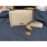 ราคา กระเป๋าถือ+สะพาย GUESS แท้ จากช้อป ใหม่มือ 1 GUESS กระเป๋า รุ่น QB855821 ABEY CROSSBODY FLAP สีเบจ (19570778956)