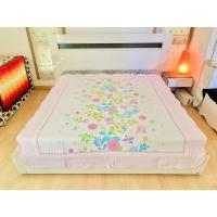 ราคา ผ้าห่ม หรือผ้าคลุมเตียง ขนาด 6ฟุต สีชมพูลายดอกขอบโค้งรอบด้าน ยี่ห้อ NARA DECO มือสองขายตามสภาพ สินค้าญี่ปุ่น-เกาหลีแท้ (16660644010)