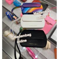 ราคา CHARLES & KEITH Selby Front Flap Curved Wristlet Card Holder กระเป๋าใส่บัตร ใบสั้น มีสายคล้องมือ (20872690401)