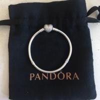 ราคา pandora moment silver bracelet with pave heart clasp (1208060303)