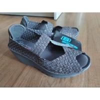 ราคา รองเท้าคัทชูส้นเตารีด skechers แท้ มือหนึ่ง (22431292339)