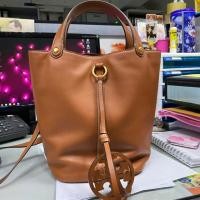ราคา Used tory burch bucket size กลาง (7017774969)