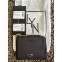 ราคา กระเป๋าสตางค์ใบสั้น LYN แท้ 100% (24389476485)