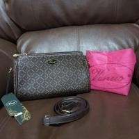 ราคา พร้อมส่งกระเป๋า venus ลายกราฟฟิค น้ำหนักเบามาก ขนาดกำลังดี (20971760668)