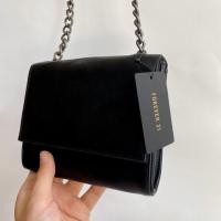 ราคา Forever21 กระเป๋า crossbody สีดำ สายโซ่ มือสอง สภาพใหม่ (6336398477)