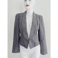 ราคา เสื้อสูทครอปสีเทาไซส์ S อก 32-34 นิ้ว ตัวนี้ผ้าผสมวูลวิ้งเล็กน้อย มีซับในป้ายแบรนด์ CC collect 1 ตะขอไม่มีกระเป๋าใช้งาน (24976694291)