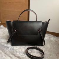 ราคา Good condition Celine belt bag mini ปี16 สีดำ สภาพดีค่ะ ใช้งานทั่วไป มีรอยใช้งาน ทรงแข็งสวย ขอบมุมโอเค (6904611693)