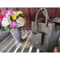 ราคา กระเป๋าทรงขนมจีบ ไซส์11นิ้ว สีเอทูป เบากว้างหนังดี ทำได้หลายทรง แบรนด์คนไทย (9939282862)