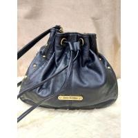 ราคา AUTHENTIC Juicy Couture Leather Bucket Bag กระเป๋ามือสอง ทรงขนมจีบ แบรนด์แท้ ของแท้ (27253000123)
