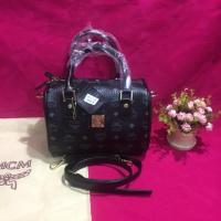 ราคา กระเป๋า mcm hi-end สีดำทรงหมอน มือ1 ขนาด10”x7” (1250753147)