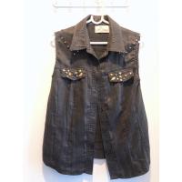 ราคา ส่งต่อเสื้อคอปกสีดำ มีปักตรงกระเป๋าและด้านบนเสื้อค่า (9410501980)