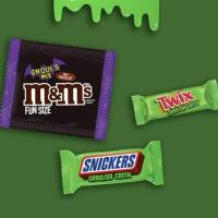 ราคา Chocolate Halloween Ghoulish Green: Snickers, Twix, M&M's ช็อคโกแลต usa ขายต่อชิ้นไซส์เล็ก (21355691882)
