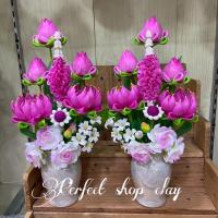 ราคา ดอกบัวบูชา ( คู่ ) สีชมพูจัดเต็มแจกันมุก ความสูงรวมแจกัน 13 นิ้ว (15348330500)