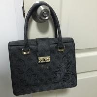 ราคา ส่งฟรี guess ใหม่มาก ใช้น้อยครั้ง (2735080122)